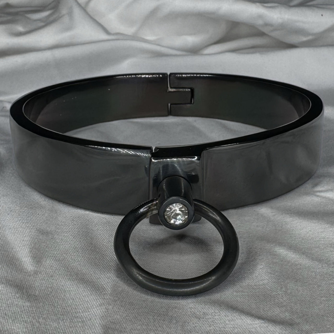 Ultra-Luxury Stainless Steel Collar with Gemstone O-Ring – Premium BDSM Twist-Lock Choker Velvet-Smooth 2 Sizes for Custom Restraint